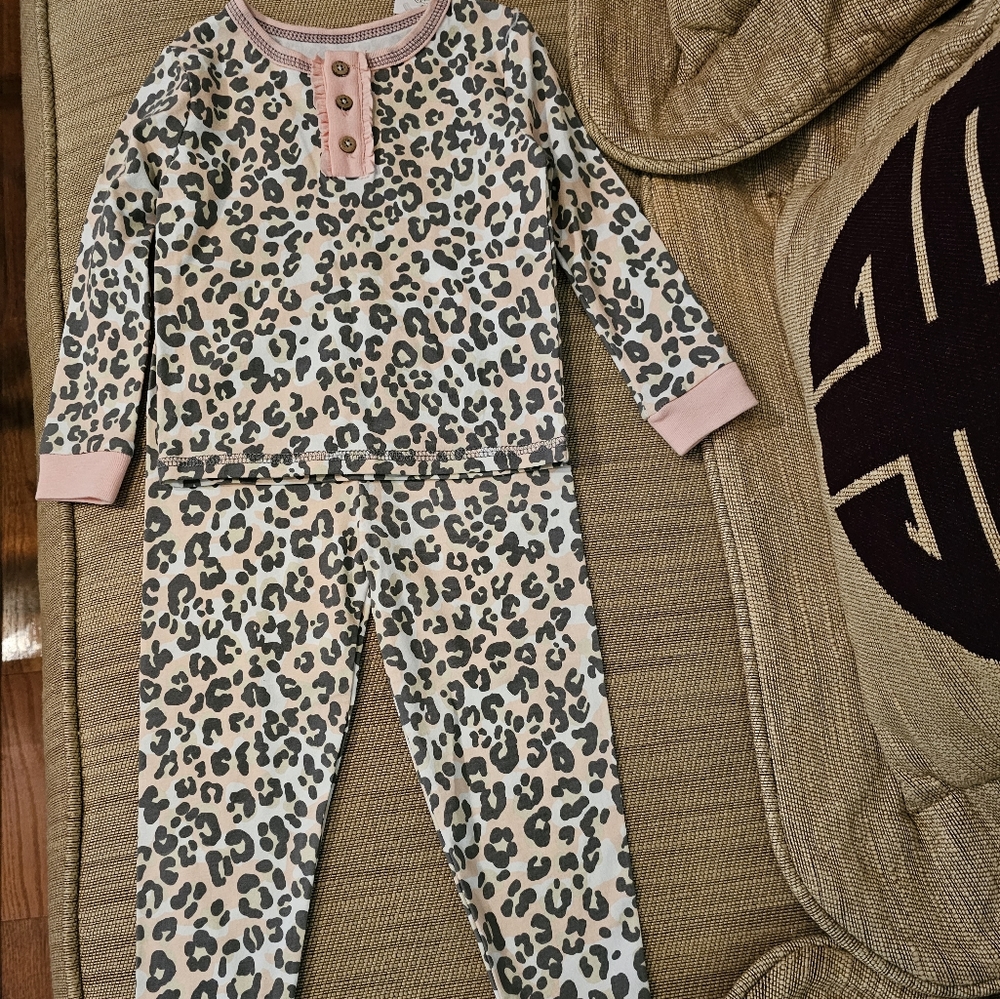 NWT Mudpie Leopard Pajamas size 9-12m!